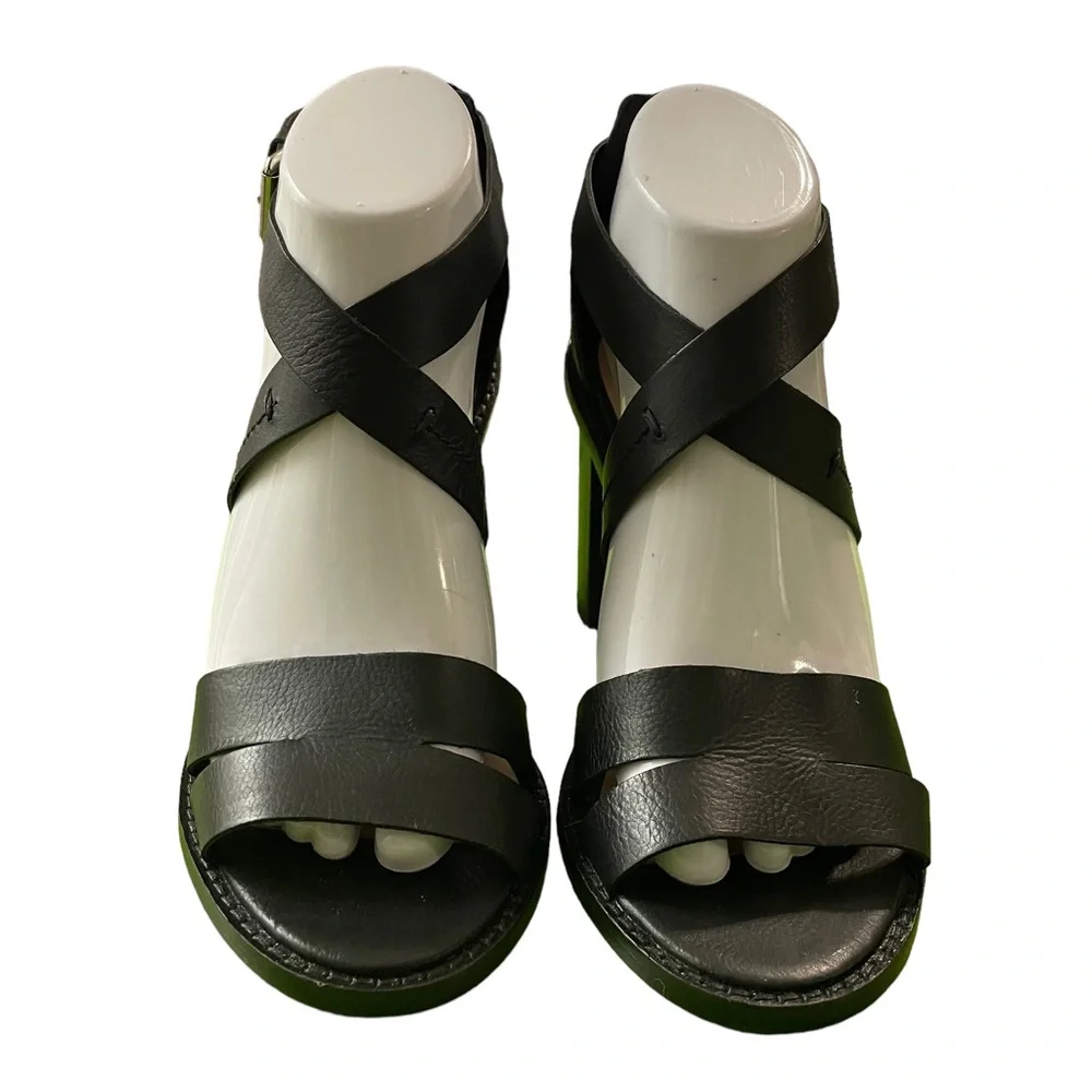 Tahari MADE heels Size 8.5